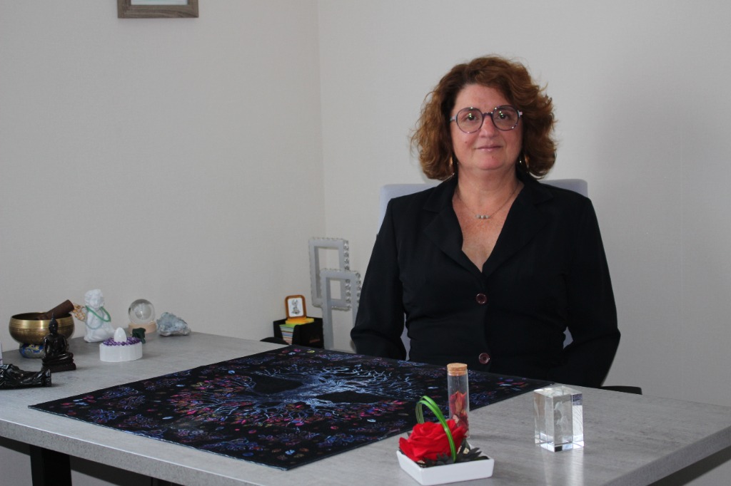 photo cabinet Isabelle Erlacher - Les mains de Mira