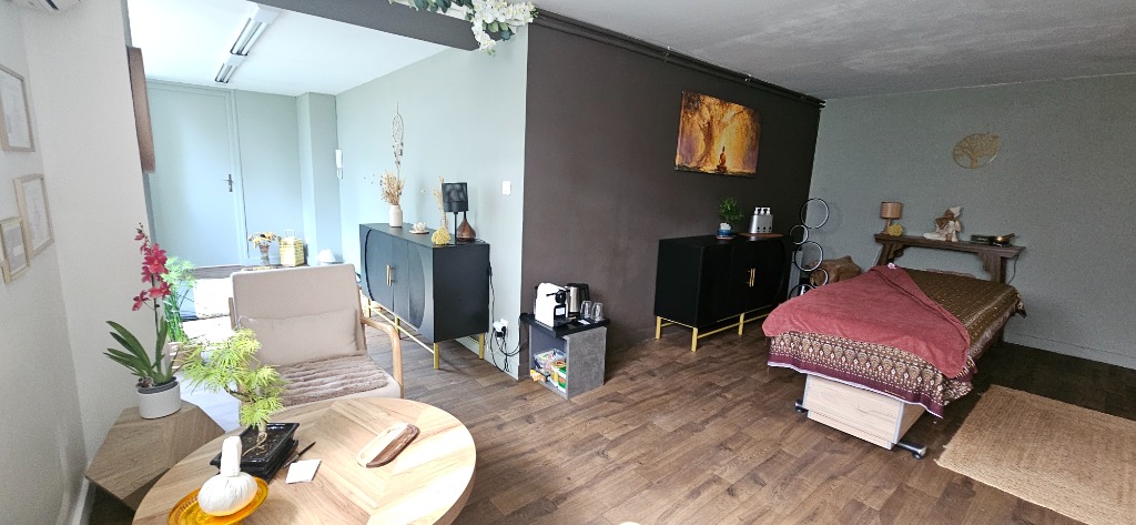 photo cabinet WAT PHO WELLNESS