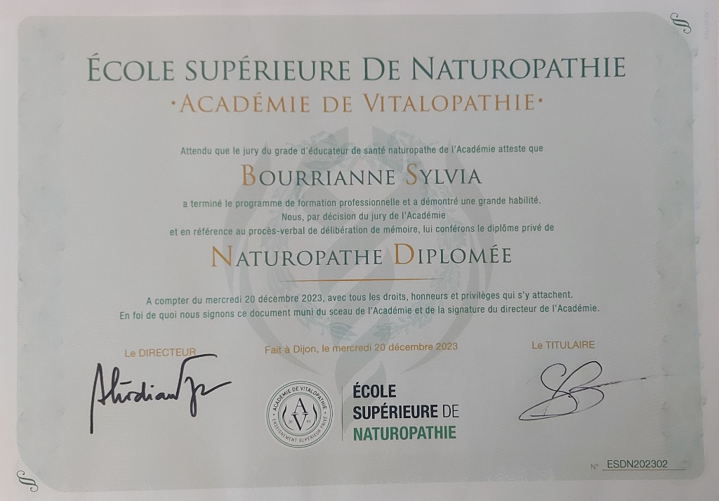 photo diplome Sylvia Bourrianne - Holistica Fémina