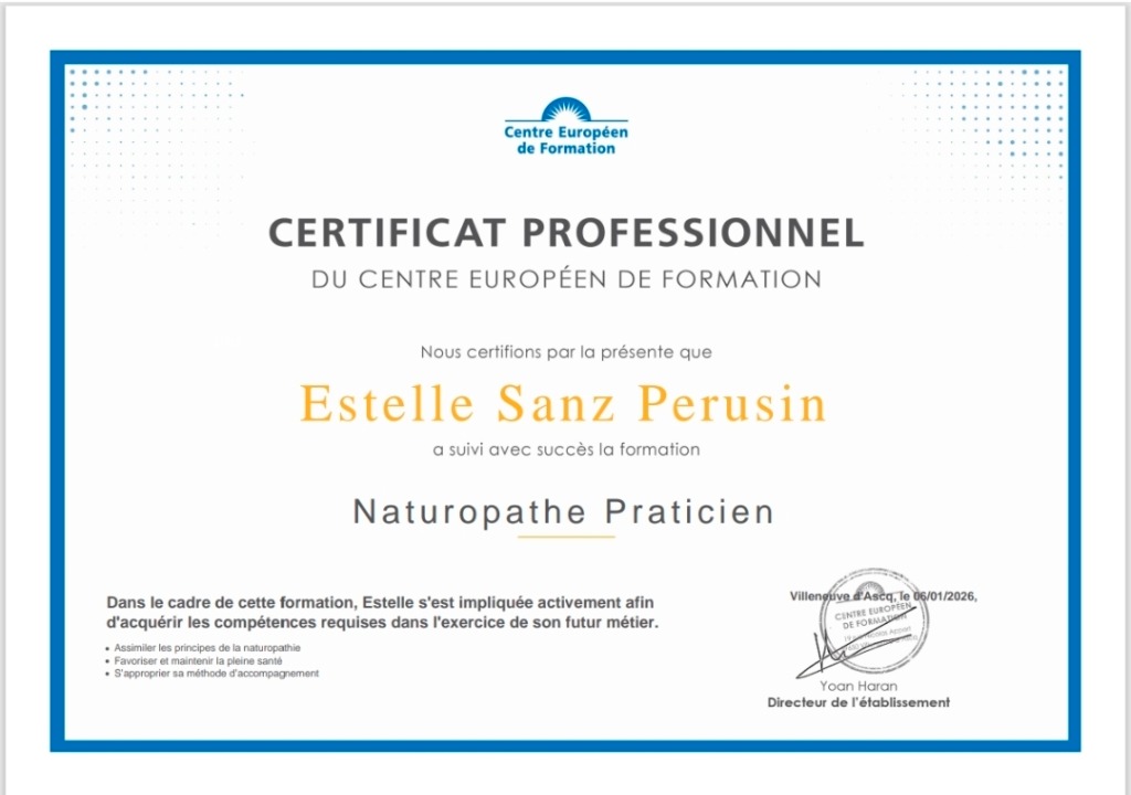 photo diplome Estelle Sanz Pérusin Naturopathe