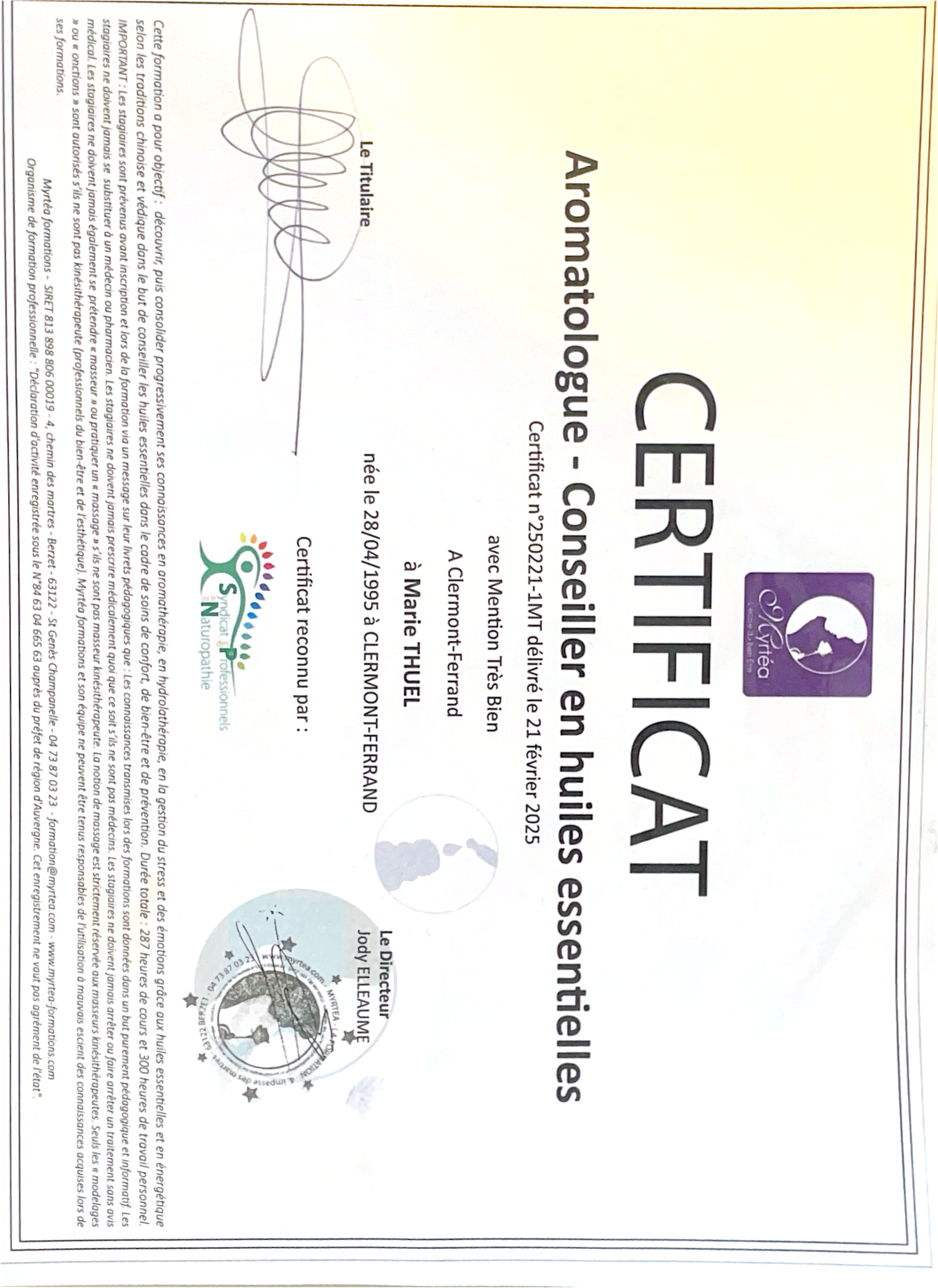 photo diplome Marie Thuel - Aromatherapie holistique