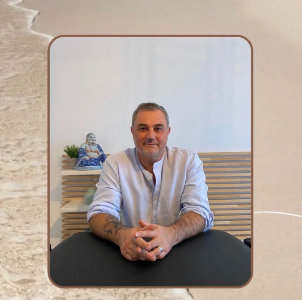 Mains_de_lumiere_Laval