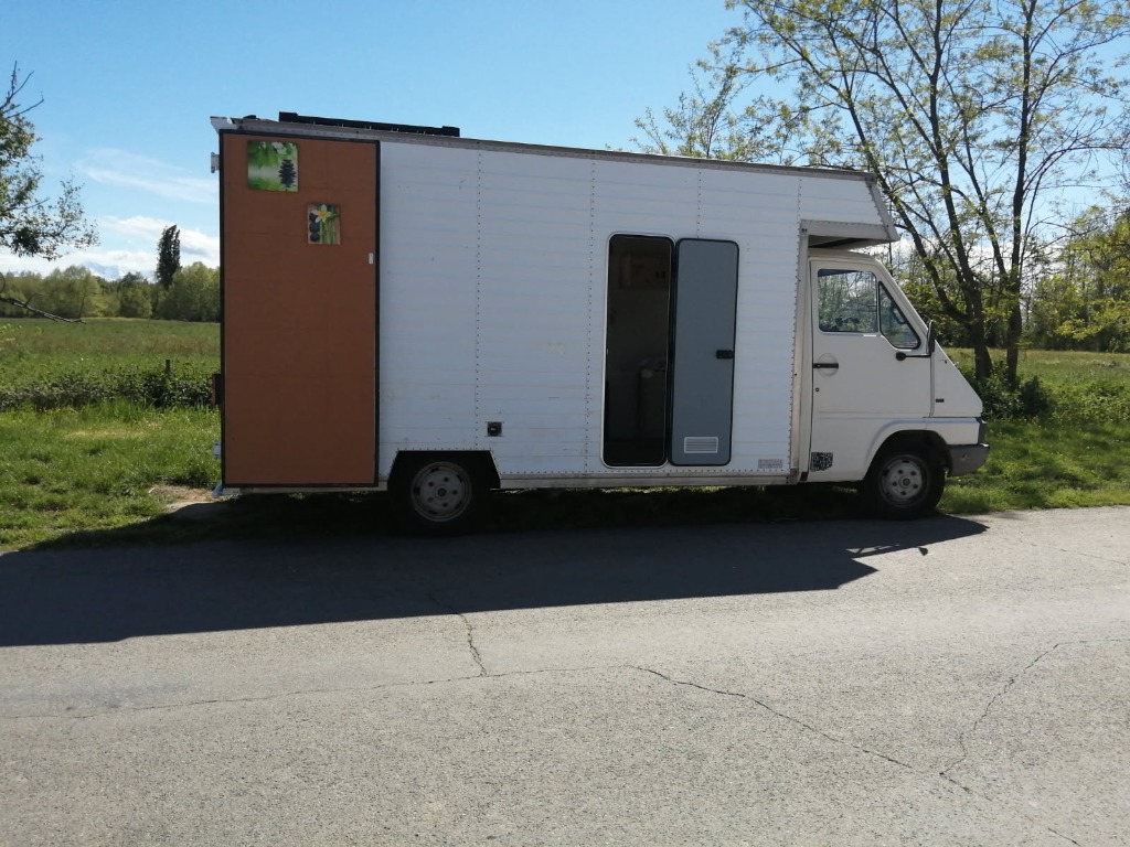 photo cabinet Le Marco Polo Massage Truck 