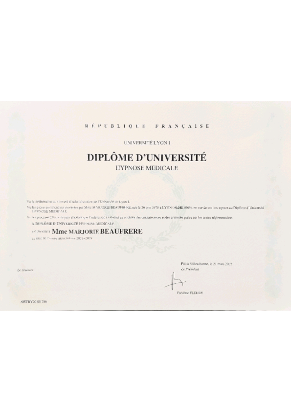 photo diplome Marjorie Beaufrere hypnose