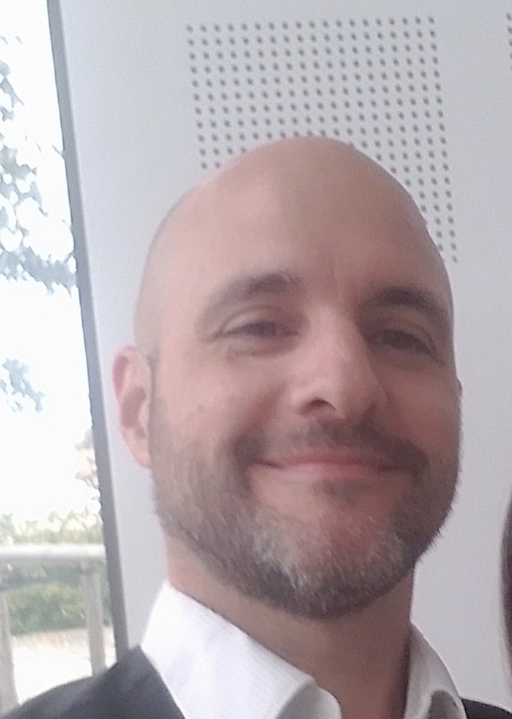 photo portrait Franck DESSEROUER Hypnothérapeute 