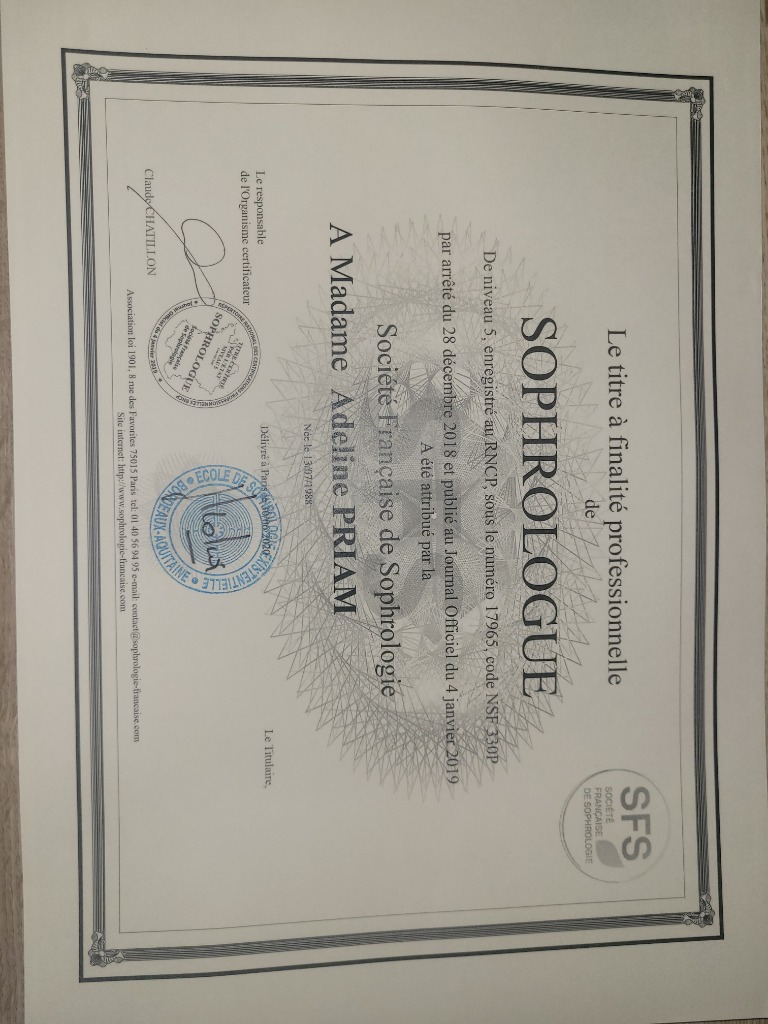 photo diplome Adeline Priam Sophrologue