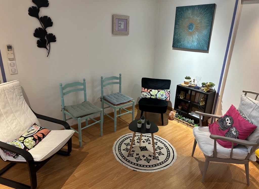 photo cabinet CHARLENE FOURNET - PSYCHOGÉNÉALOGISTE