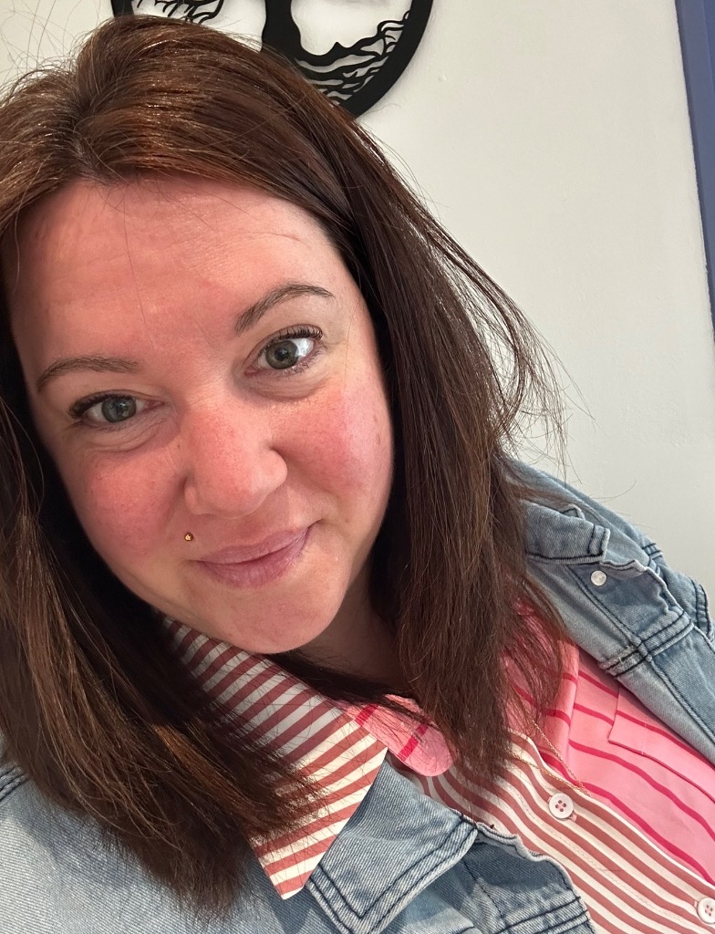 photo portrait CHARLENE FOURNET - PSYCHOGÉNÉALOGISTE