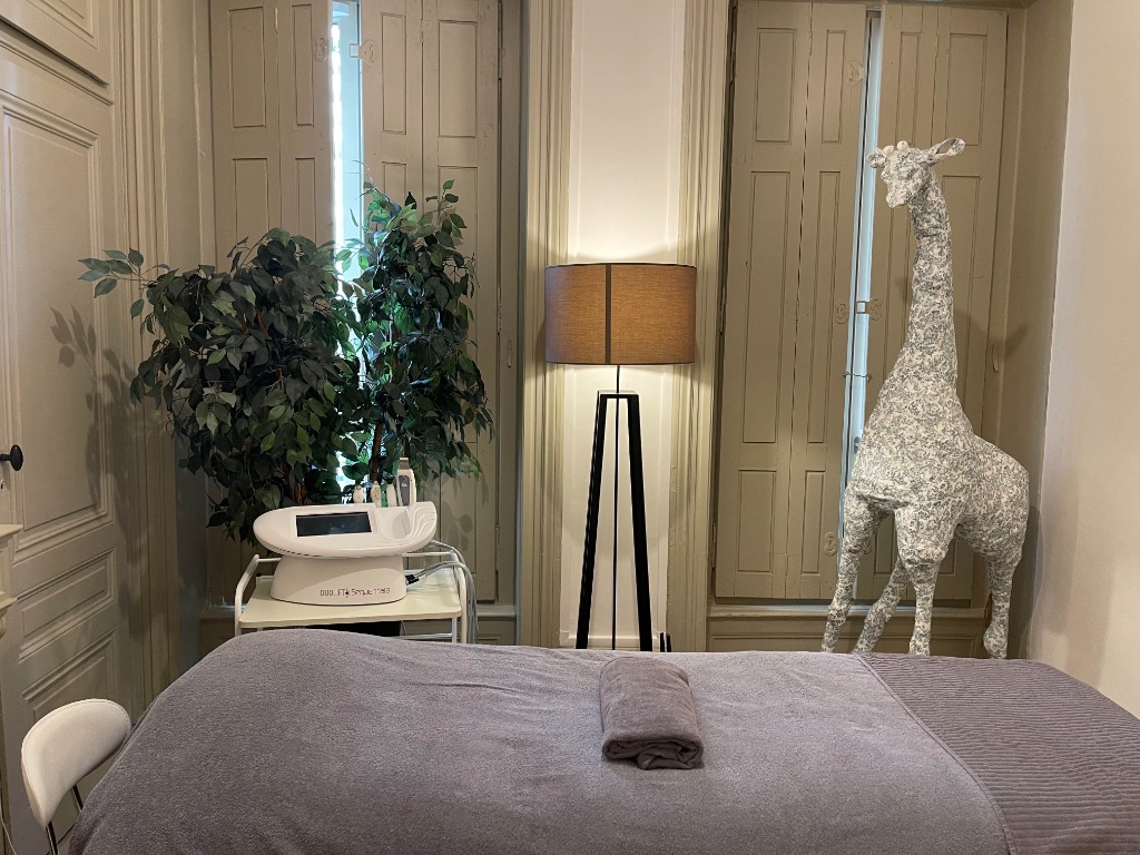 photo cabinet Laetitia aumont