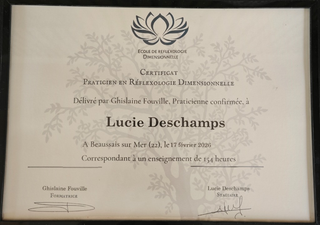 photo diplome Lucie réflexologie 