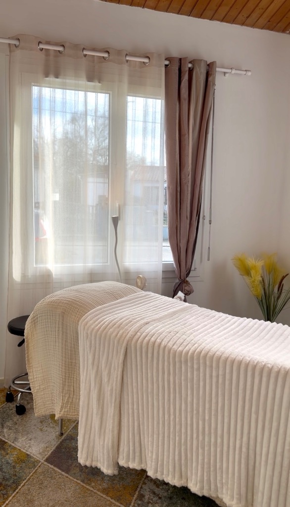 photo cabinet Feminité Ancrée Alexandra Azara