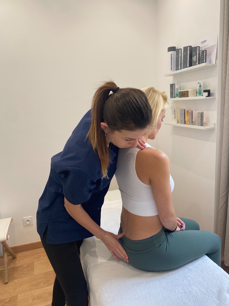 photo seance Manon Espinosa Ostéopathe D.O.