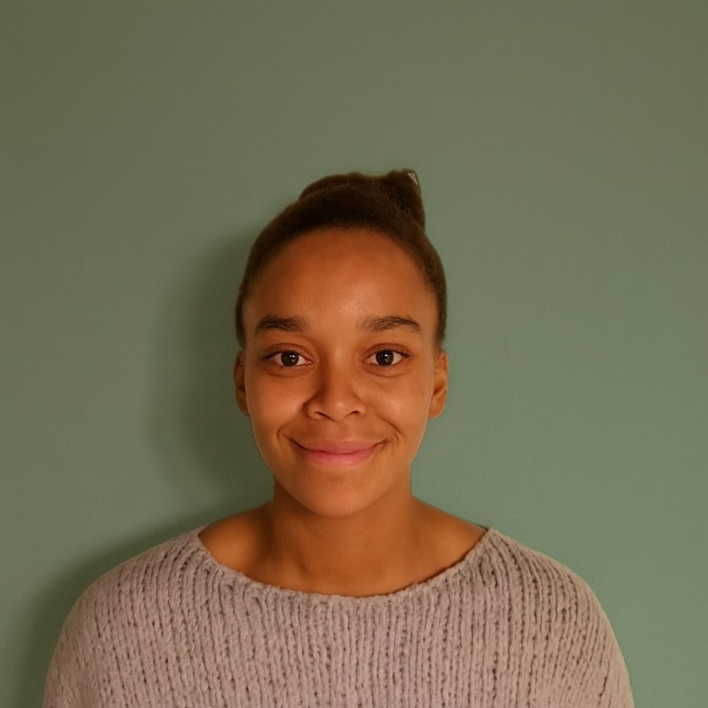 photo portrait Elsa GOUBALI - Ostéopathe D.O