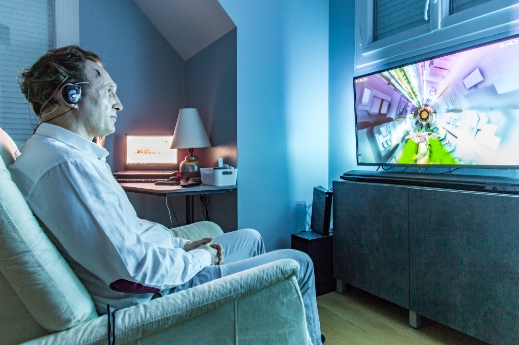 photo seance Dr Maria RIVERO CARDI - Neurofeedback Plélan