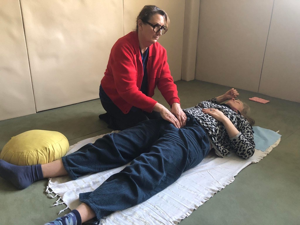 photo seance Ofildesoi shiatsu sophro - Anne-Marie Gasq