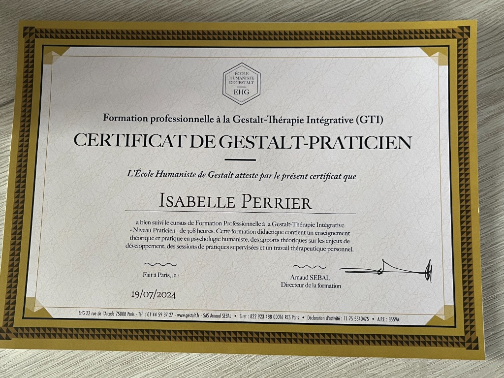 photo diplome Isabelle Perrier Thérapie Gestalt