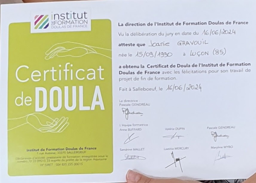 photo diplome Joanie Doula - Au Coeur de Soi