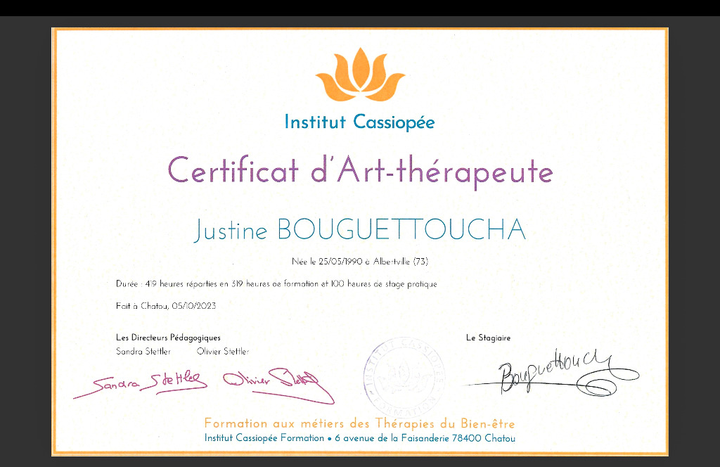 photo diplome Justine Bouguettoucha 