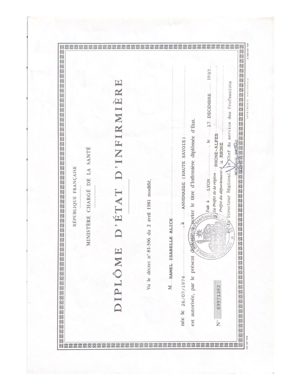 photo diplome Isabelle Ramel Cardin fée du bien naître 