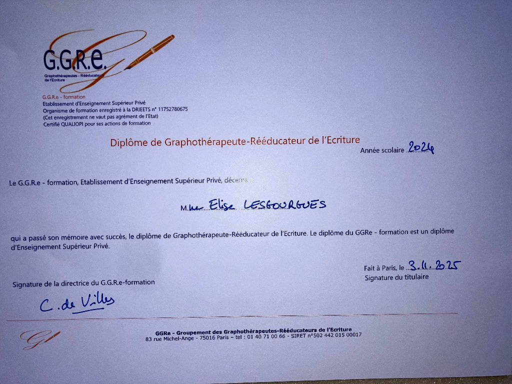 photo diplome Elise Lesgourgues graphothérapeute