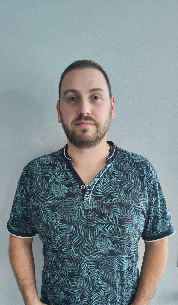 photo portrait Alexandre GASPARD Magnétiseur Énergéticien 