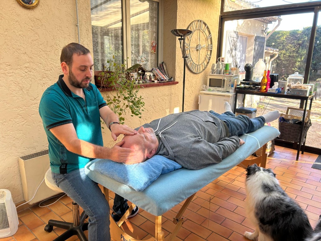 photo seance Alexandre GASPARD Magnétiseur Énergéticien 