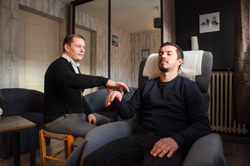 photo seance Camille Poulain Hypnose Thérapies Brèves
