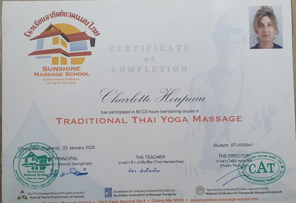 photo diplome Charlotte Houpeau-Massages en chemin