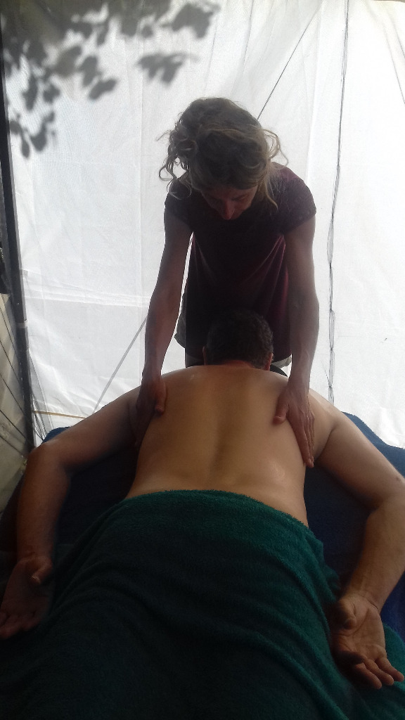 photo seance Charlotte Houpeau-Massages en chemin