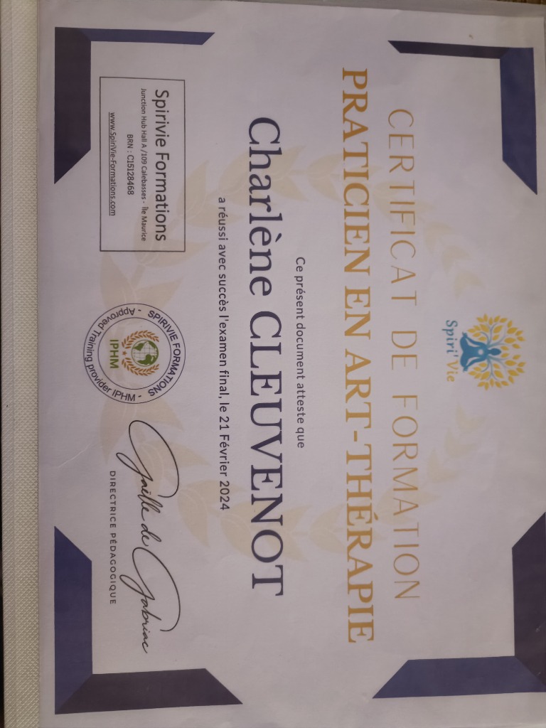 photo diplome Charlene Cleuvenot