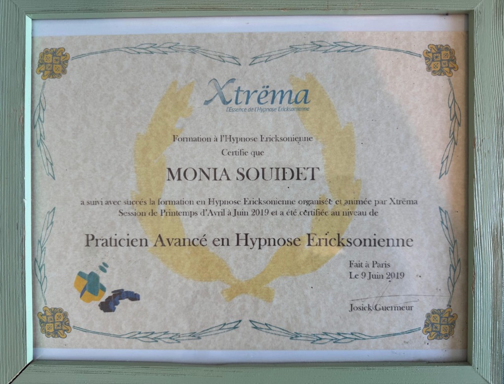 photo diplome Monia Souidet Hypn’OSE