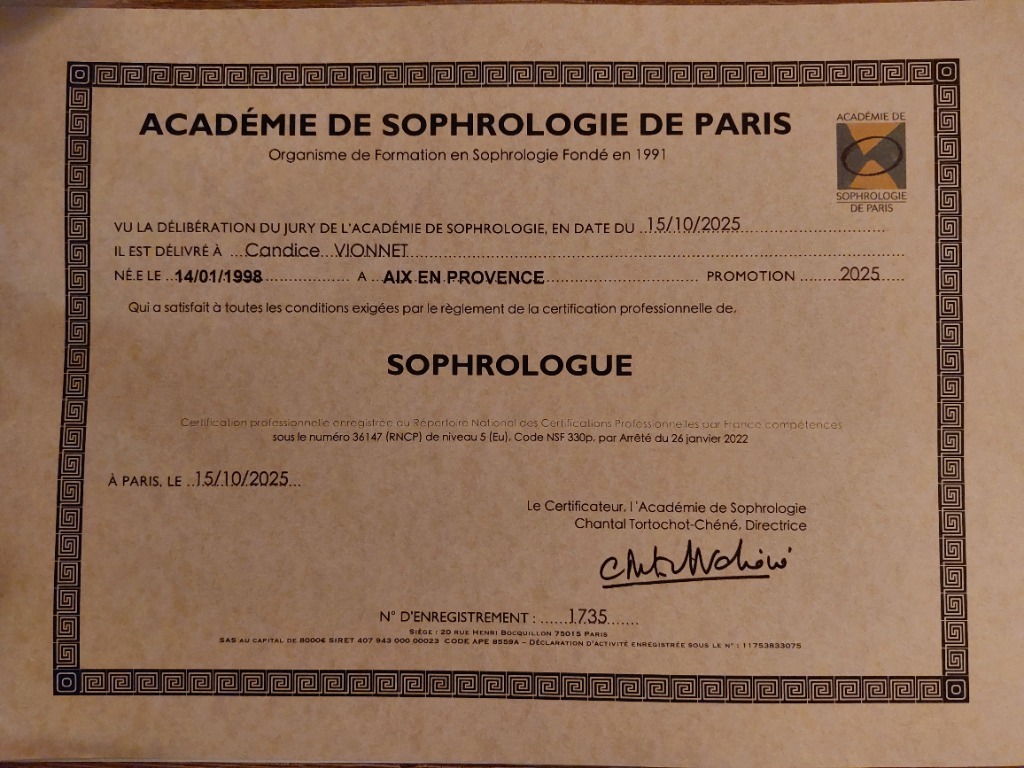 photo diplome Candice Vionnet Sophrologie