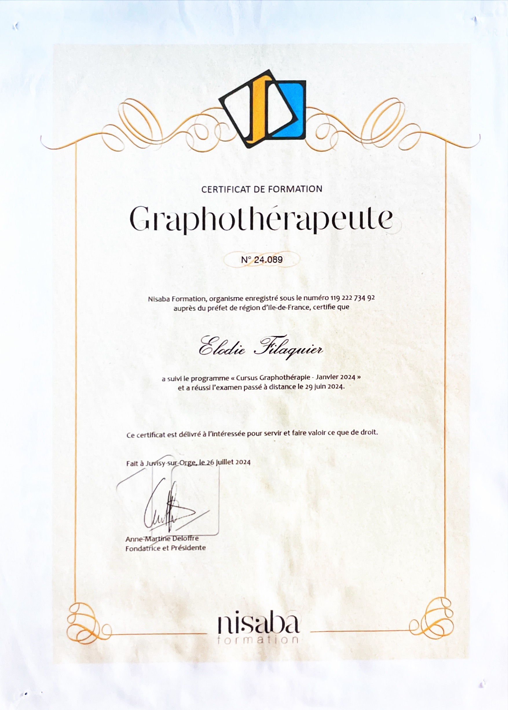 photo diplome Elodie FILAQUIER Graphothérapeute