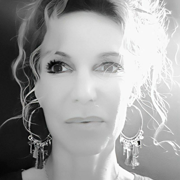 ANNELISE YVARS