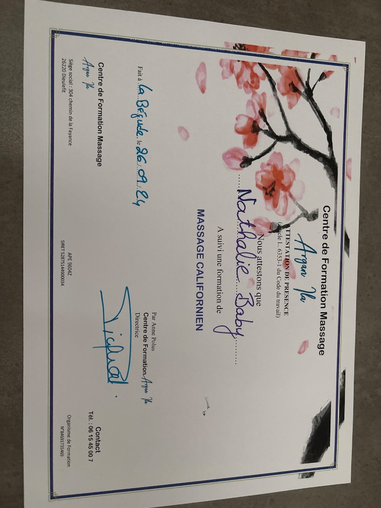 photo diplome Ici et Maintenant massages