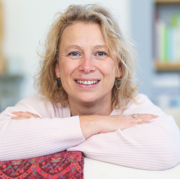 Véronique MARCHAND