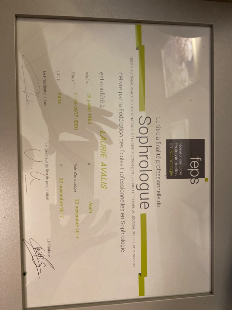 photo diplome Laurie Avalis Sophrologue/Aromathérapie