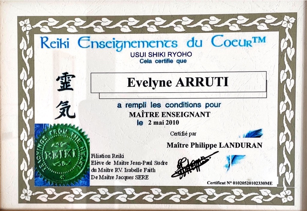 photo diplome Evelyne Arruti Brivaud