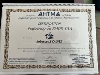 photo diplome Rebecca LE CALVEZ
