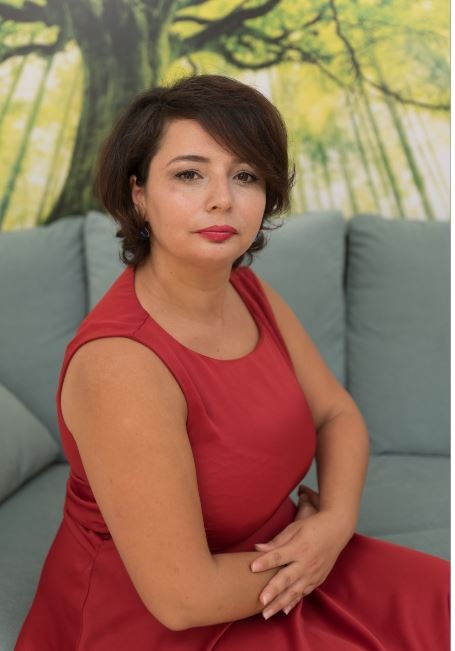 photo portrait Mirela Daniela Ivascu