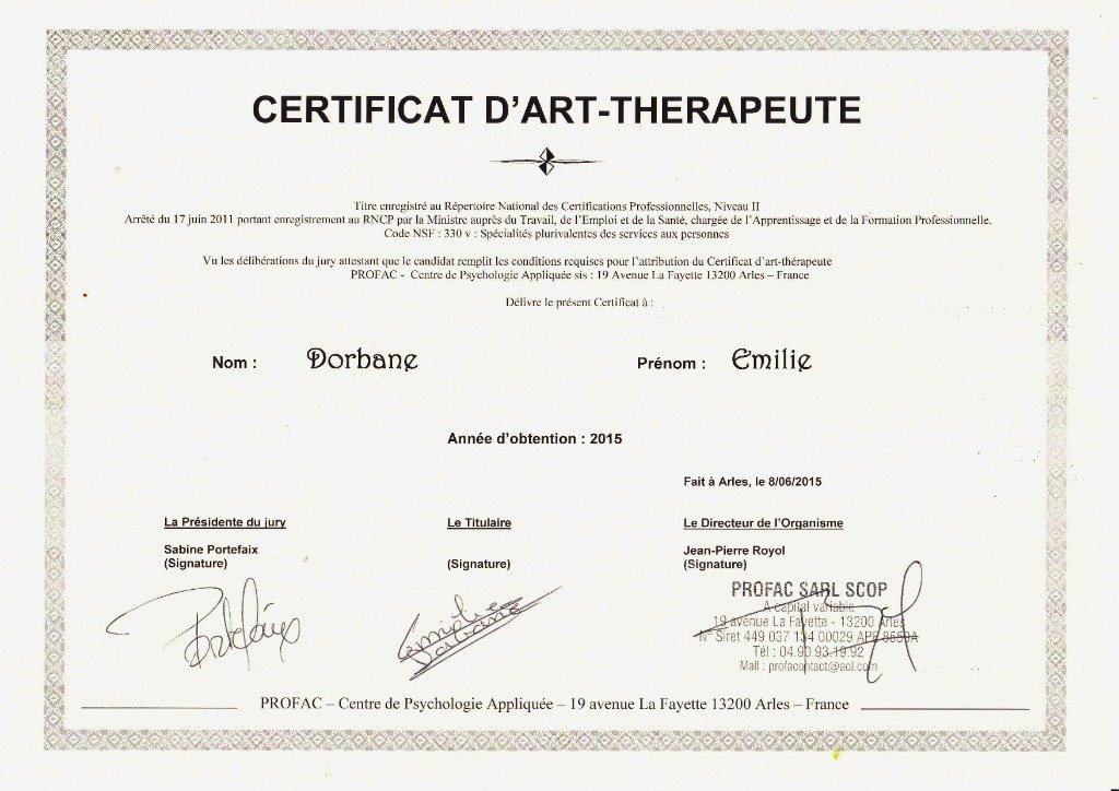 photo diplome Emilie Dorbane Art-thérapeute