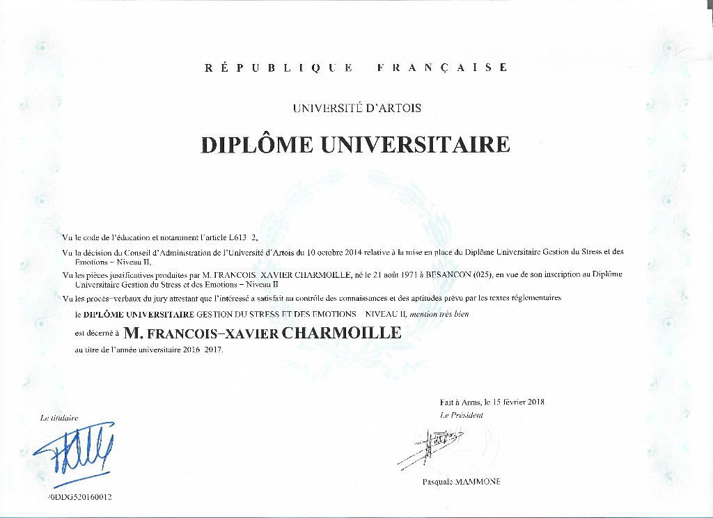 photo diplome François-Xavier Charmoille