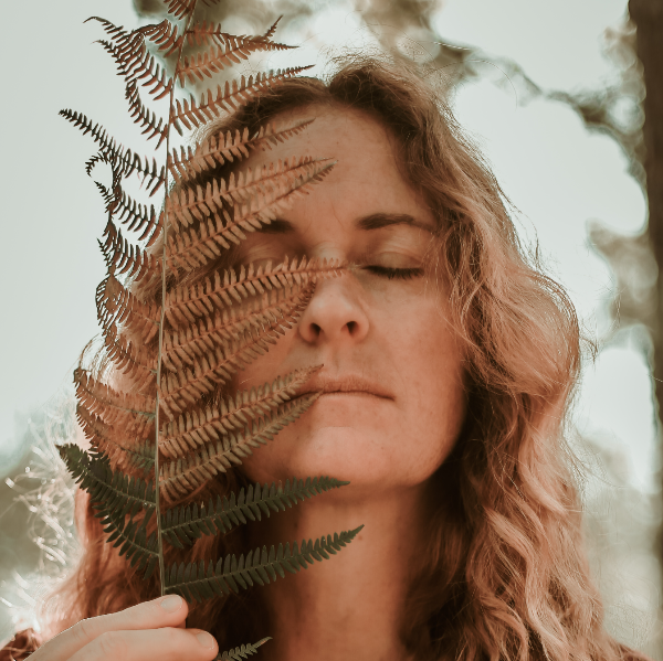 Caroline P. | yin yoga | sophro | olfacto