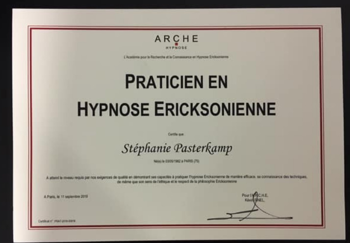 photo diplome Stéphanie Pasterkamp hypnose