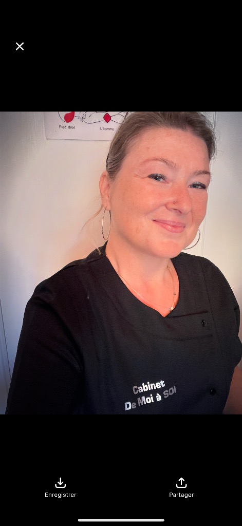 photo portrait Peggy PAOLINI - Hypnothérapeute-Réflexologue-Art-t