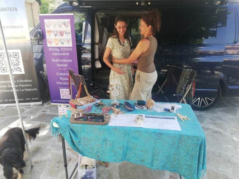 photo seance Shirley Johns Guérisseuse