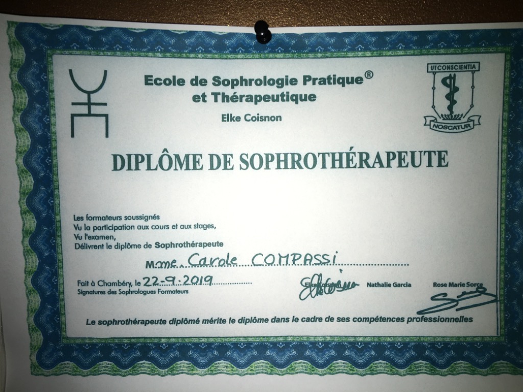 photo diplome Carole Compassi sophrologue 