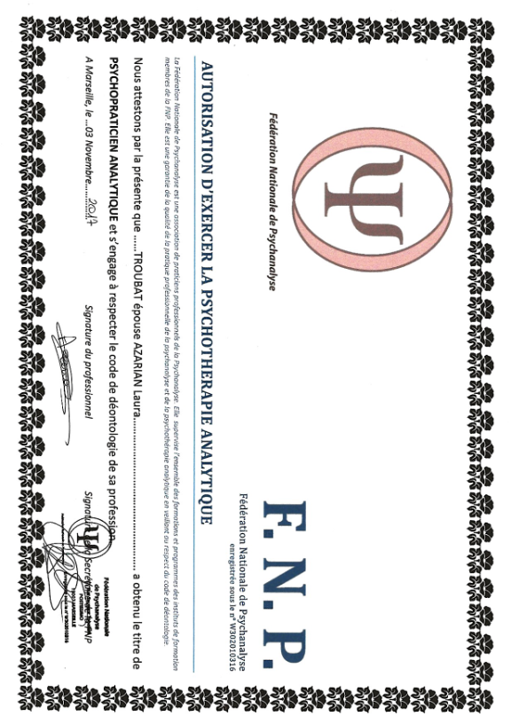 photo diplome Laura Azarian - se comprendre pour avancer