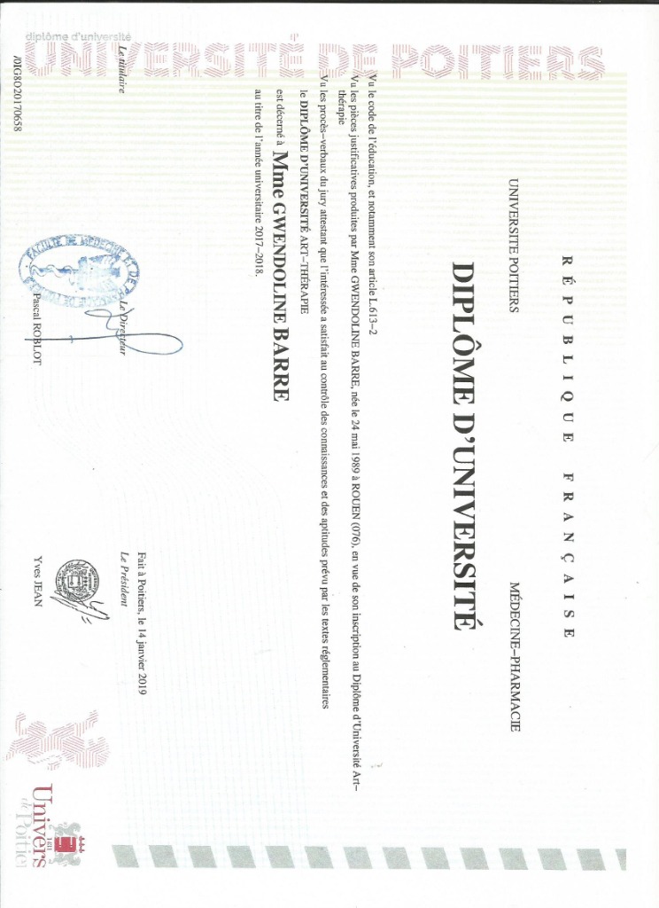 photo diplome Gwendoline Art-thérapie