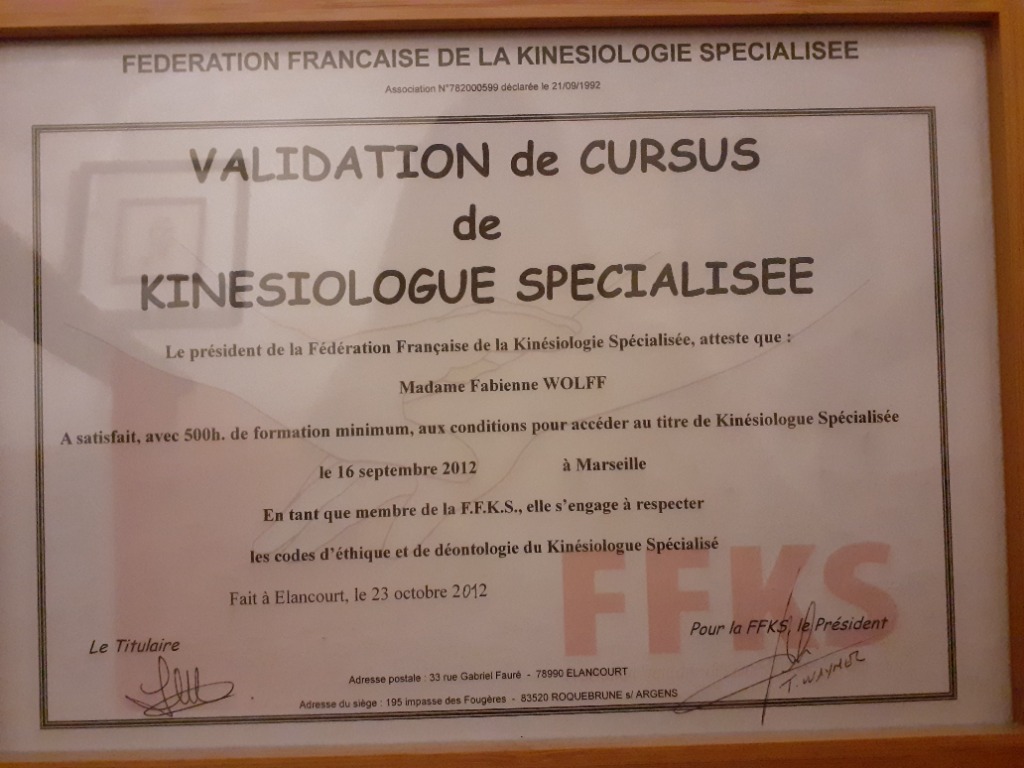 photo diplome FABIENNE WOLFF - CABINET KINESIOLOGIE